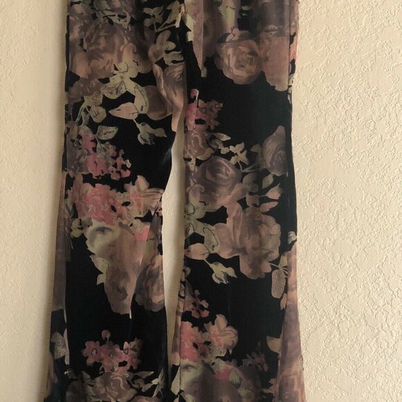 Flynn Skye Womens Black Floral Patty Flare Pant - Picture 13 of 14